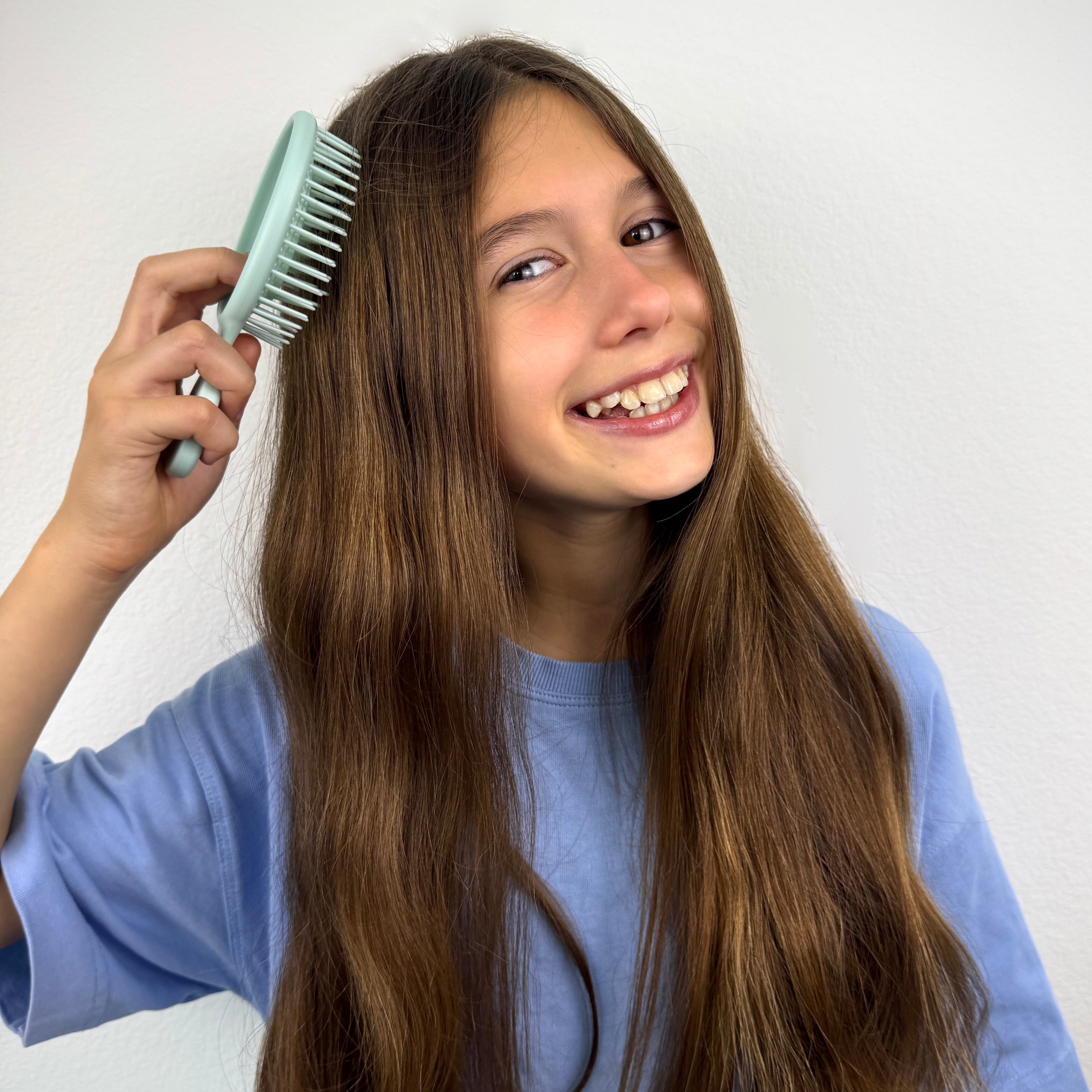 Mini Detangling Hairbrush – Compact, Lightweight & Travel-Friendly